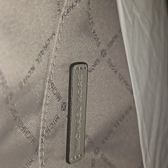 Nwt Micheal Kors clutch wrislet - Picture 5 of 8